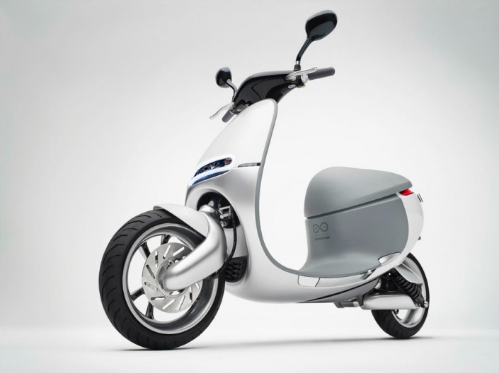 3-quarter-view-front-gogoro-smartscooter-quarter-view-from-front-left-on-white