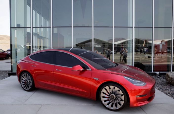 Tesla Model 3-red