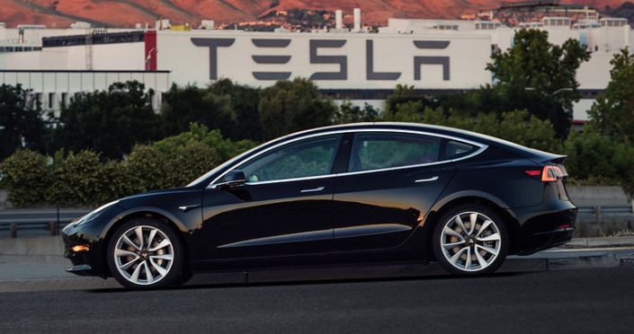 Tesla-model 3-black